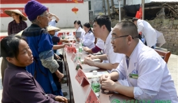 贊！健康扶貧進(jìn)苗家 ——學(xué)校組織我院黨員赴貧困村開(kāi)展主題黨日活動(dòng)