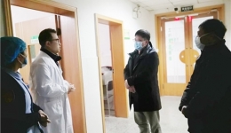 學(xué)校副校長李峰一線督查疫情防控工作 看望慰問堅(jiān)守崗位的一線工作者
