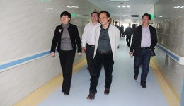 市衛(wèi)生局聞繼霞局長調(diào)研我院內(nèi)科醫(yī)技樓建設(shè)項(xiàng)目