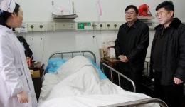 市委副書記李軍來我院看望慰問傷病員